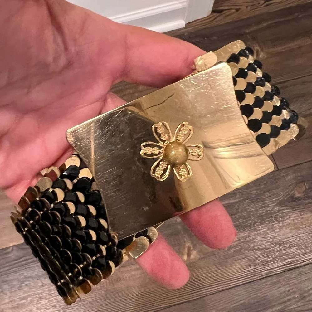 Vintage Gold Glam Black Wide Metal Stretch Belt buckle flower in center